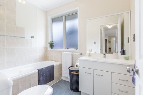 Photo of property in 58 Rivervale Grove, Stanmore Bay, Whangaparaoa, 0932