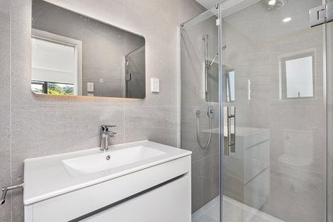 Photo of property in 33 Mountain Road, Mangere Bridge, Auckland, 2022