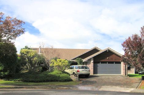 Photo of property in 16 Kallaroo Place, Botany Downs, Auckland, 2010