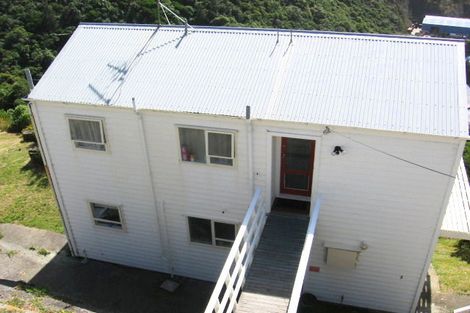 Photo of property in 2/63 Mandalay Terrace, Khandallah, Wellington, 6035