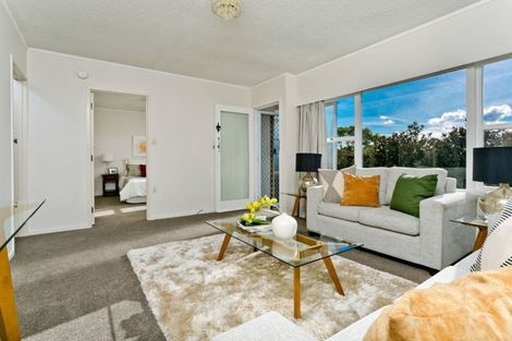 Photo of property in 2/31 Beatrice Avenue, Hillcrest, Auckland, 0627