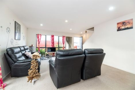Photo of property in 17 Rakich Place, Henderson, Auckland, 0612