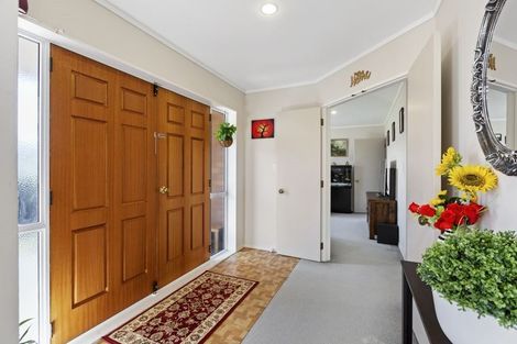 Photo of property in 10 Ryden Place, Glen Eden, Auckland, 0602