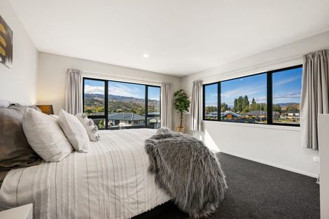 Photo of property in 71 Stratford Drive, Mount Pisa, Cromwell, 9383