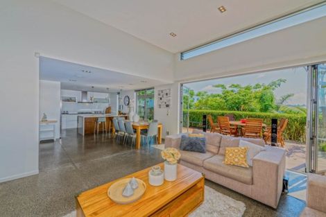 Photo of property in 77 Kittiwake Drive, Schnapper Rock, Auckland, 0632