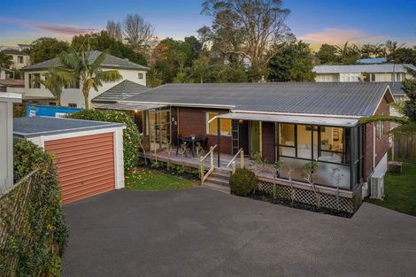 Photo of property in 2/30 Selwyn Crescent, Forrest Hill, Auckland, 0620