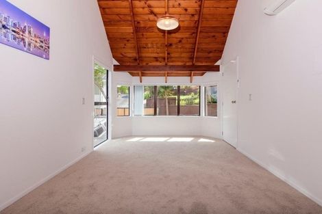 Photo of property in 2 George Laurenson Lane, Mount Roskill, Auckland, 1041