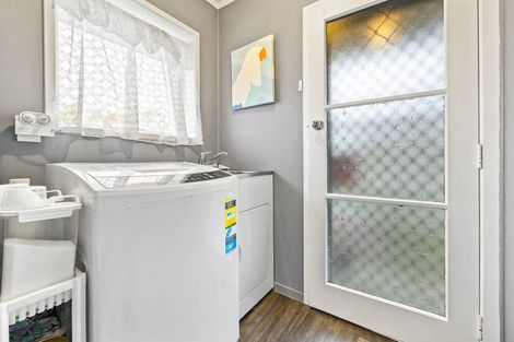 Photo of property in 2/39 Blacklock Avenue, Henderson, Auckland, 0612