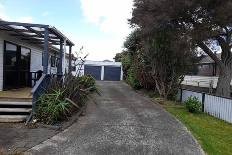 Photo of property in 41 Taihiki Road, Clarks Beach, 2122
