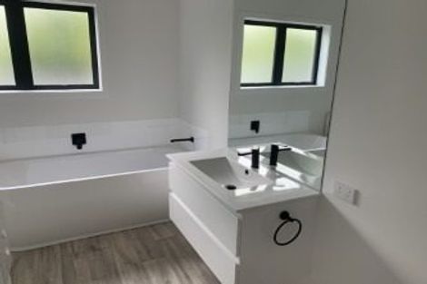 Photo of property in 2/44 Stanley Road, Glenfield, Auckland, 0629