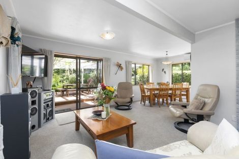 Photo of property in 17 Pokapu Place, Bethlehem, Tauranga, 3110