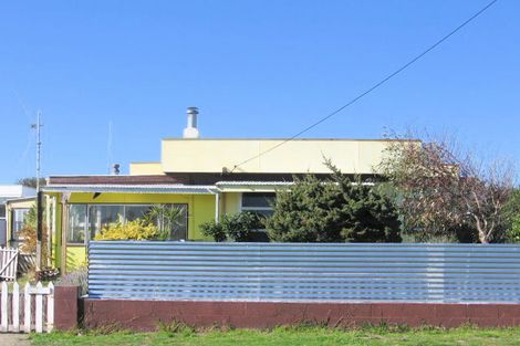 Photo of property in 22 Andresen Street, Foxton Beach, Foxton, 4815