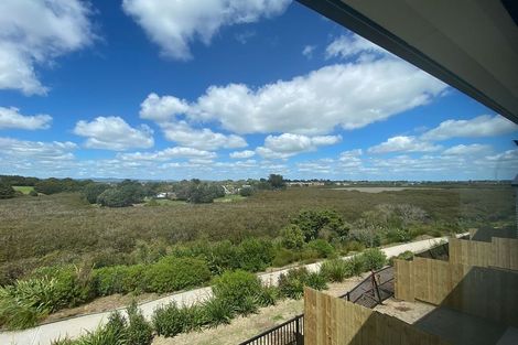 Photo of property in 30 Matawhanga Drive, Wattle Downs, Auckland, 2103