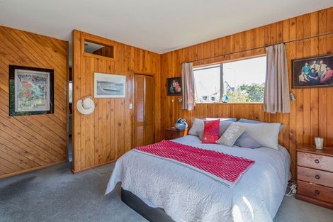 Photo of property in 36 Freyberg Crescent, Waikanae Beach, Waikanae, 5036
