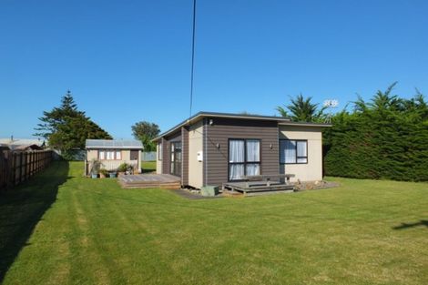 Photo of property in 26 Roore Street, Foxton Beach, Foxton, 4815