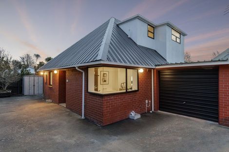 Photo of property in 2/49 Searells Road, Strowan, Christchurch, 8052