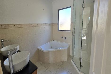 Photo of property in 17 Skye Road, East Tamaki Heights, Auckland, 2016