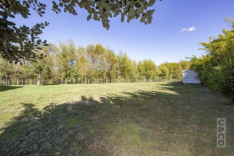 Photo of property in 231 Waitakere Road, Taupaki, Henderson, 0782