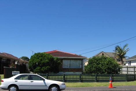 Photo of property in 22 Shakespeare Road, Milford, Auckland, 0620