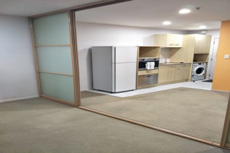 Photo of property in Harbour Green Apartments, 904/11 Union Street, Auckland Central, Auckland, 1010