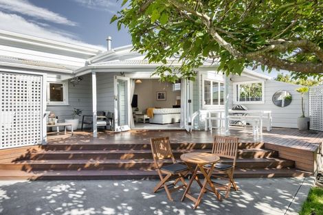 Photo of property in 127 Vigor Brown Street, Napier South, Napier, 4110