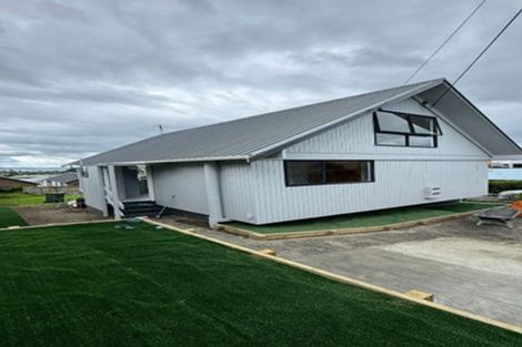 Photo of property in 37b Wade River Road, Stanmore Bay, Whangaparaoa, 0932