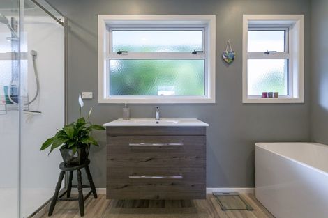 Photo of property in 26 Tremaine Avenue, Two Mile Bay, Taupo, 3330