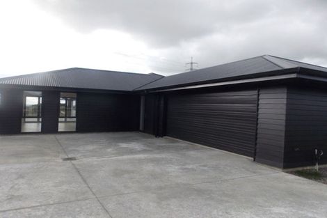 Photo of property in 18 Sardinia Grove, Fitzherbert, Palmerston North, 4410