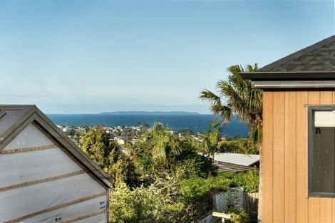 Photo of property in 2 Knights Close, Rothesay Bay, Auckland, 0630