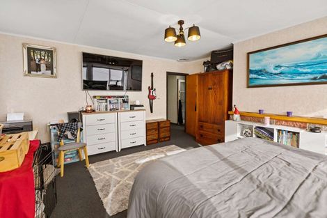 Photo of property in 18 Endeavour Street, Marfell, New Plymouth, 4310