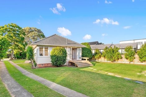 Photo of property in 18 Durham Street, Te Atatu Peninsula, Auckland, 0610