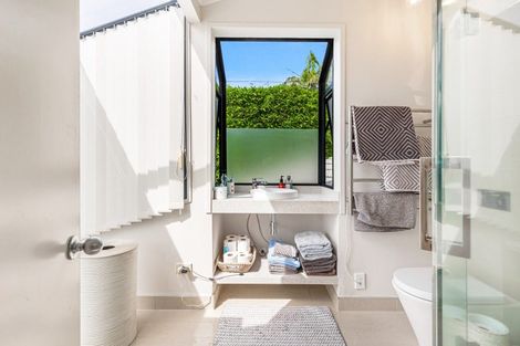 Photo of property in 75 Cliff Road, Torbay, Auckland, 0630