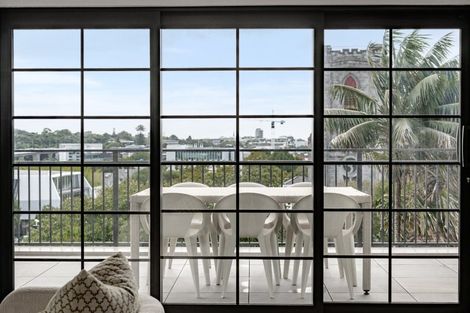 Photo of property in 3a/2 Bassett Road, Remuera, Auckland, 1050