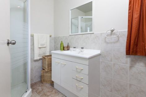 Photo of property in 14 Ribbonwood Crescent, Goodwood Heights, Auckland, 2105