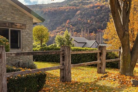 Photo of property in 2 Innes Place, Arrowtown, 9302