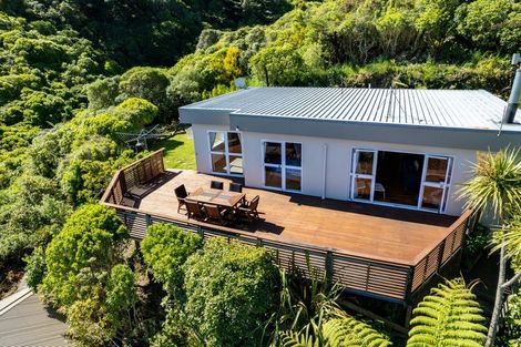 Photo of property in 40 Akatea Road, Korokoro, Lower Hutt, 5012