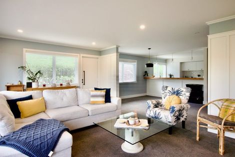 Photo of property in 17a Target Road, Totara Vale, Auckland, 0629