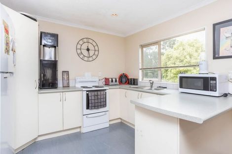Photo of property in 20 Quincey Place, Massey, Auckland, 0614