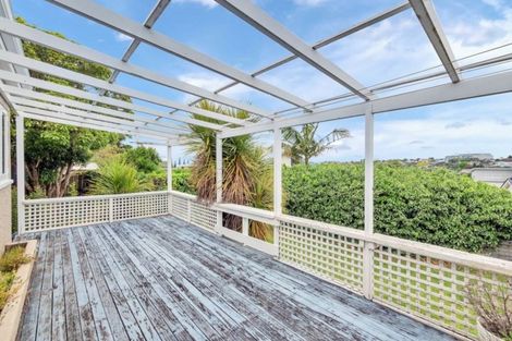 Photo of property in 2/64 Browns Bay Road, Rothesay Bay, Auckland, 0630