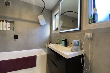 Photo of property in 1/234 Henderson Valley Road, Henderson, Auckland, 0612