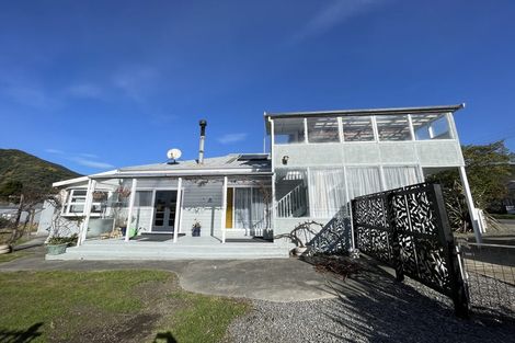 Photo of property in 6 Durham Street, Picton, 7220