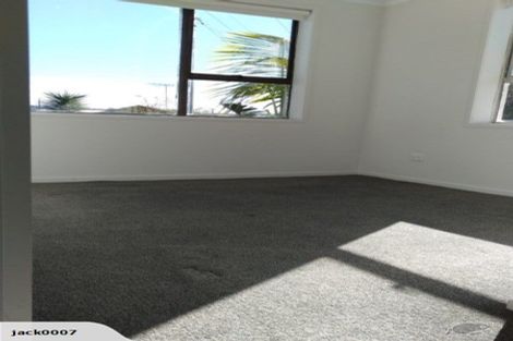 Photo of property in 41 Pohutukawa Avenue, Red Beach, 0932