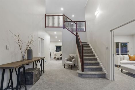 Photo of property in 12 Lakeridge Close, Northcross, Auckland, 0632