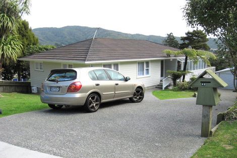 Photo of property in 43 Wright Street, Wainuiomata, Lower Hutt, 5014