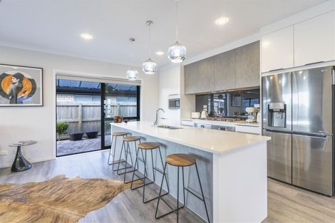 Photo of property in 15 Van Rixel Drive, Kumeu, 0810