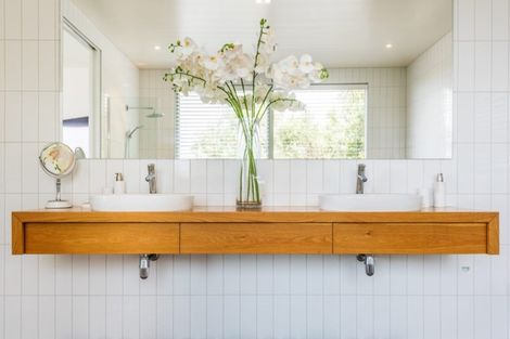 Photo of property in 52 Delamore Drive, Oneroa, Waiheke Island, 1081