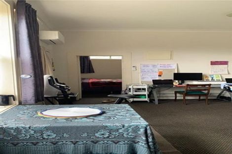 Photo of property in 318 West Coast Road, Glen Eden, Auckland, 0602
