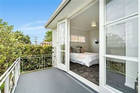 Photo of property in 2/104 Coronation Road, Hillcrest, Auckland, 0627
