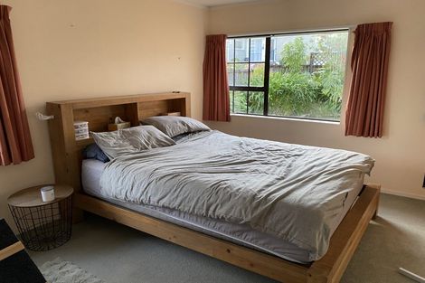 Photo of property in 1/5 Spring Grove, Henderson, Auckland, 0612