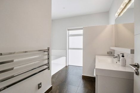 Photo of property in 60 Karewa Parade, Papamoa Beach, Papamoa, 3118